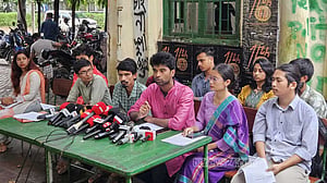 ডাকসু নির্বাচন: প্রতিরোধ পর্ষদের প্রতিশ্রুতিতে প্রথম বর্ষ থেকেই হলে আসন