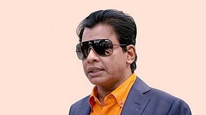 রংধনুর রফিক ও তার ২ ছেলের দেশত্যাগে নিষেধাজ্ঞা