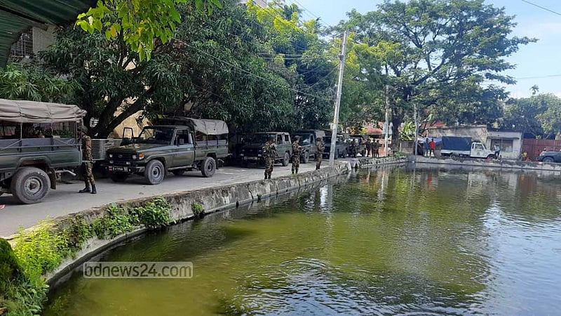 রাজশাহীতে অনিন্দ্যর বাড়ির সামনের পুকুরে অস্ত্রের খোঁজে তল্লাশি
