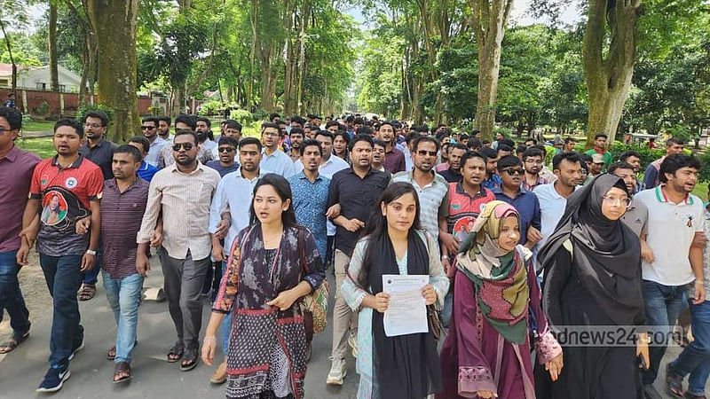 রাকসু: প্রশাসনিক ভবনে ভোটকেন্দ্র, ছবিসহ তালিকা চায় ছাত্রদল