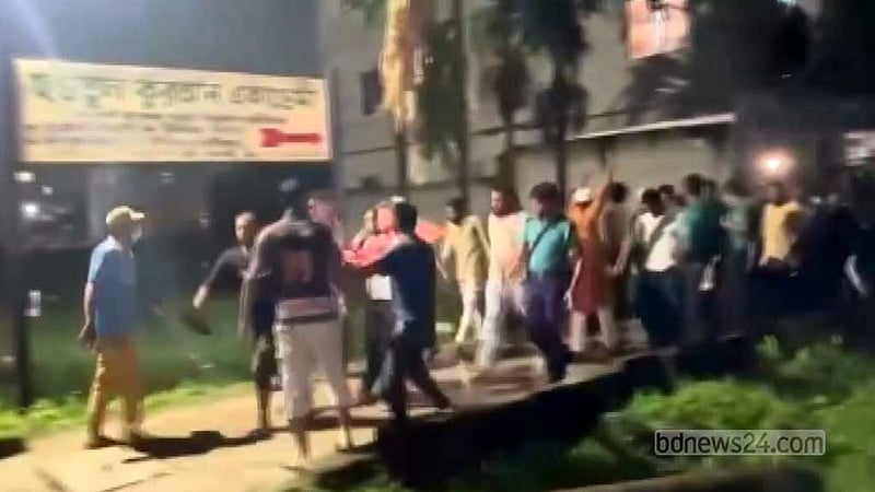 রাজশাহীতে বরখাস্ত এসআইকে পিটুনি দিয়ে পুলিশে হস্তান্তর