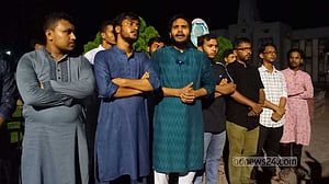 নুরের ওপর হামলার প্রতিবাদে রাজশাহী বিশ্ববিদ্যালয়ে বিক্ষোভ