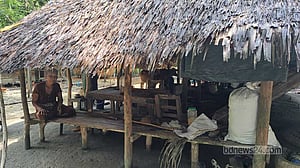 দখল, ভাঙন, উন্নয়নে মুছে যাচ্ছে রাখাইন জনপদ