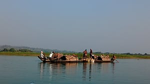 নিষেধাজ্ঞা শেষে মধ্যরাতে কাপ্তাই হ্রদে নামছেন জেলেরা