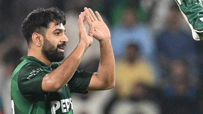 সাংবাদিকের প্রশ্নে ভ্রু কুঁচকে রউফের জবাব ‘আপনি বোধহয় ঠিকমতো ম্যাচটি দেখেননি’