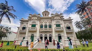খুলেছে রোজ গার্ডেন
