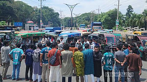 নুরকে লাঠিপেটা: ৪ জেলায় মহাসড়ক অবরোধ করে বিক্ষোভ