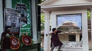 সাতক্ষীরায় বঙ্গবন্ধুর ভাঙা ম্যুরালে ফুল, পরে গুঁড়িয়ে দেওয়া হল