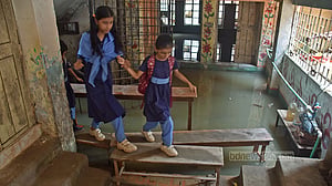 জলাবদ্ধতায় দুর্ভোগে শিক্ষার্থীরা