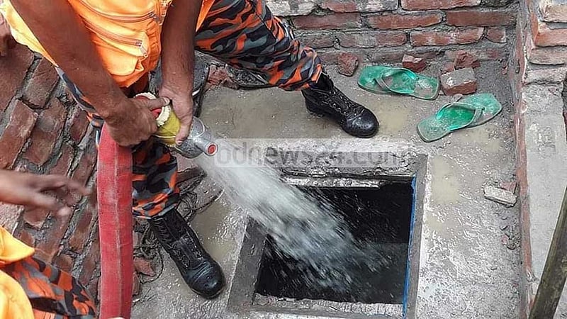 বসুন্ধরায় সেপটিক ট্যাংকে নেমে ৩ শ্রমিকের মৃত্যু