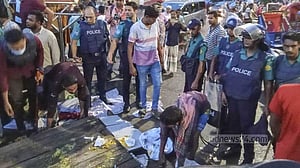 ‘আসল জুলাই যোদ্ধাদের’ সঙ্গে হাতাহাতি-লাঠিপেটায় শাহবাগ ছাড়লেন অবরোধকারীরা