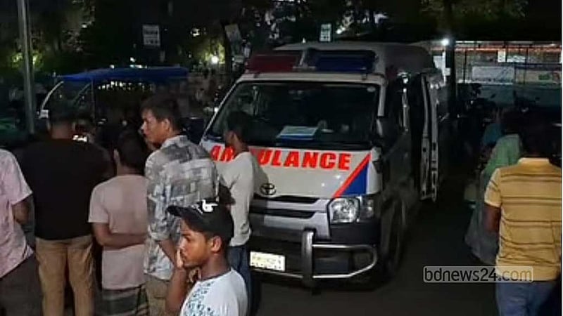 অ্যাম্বুলেন্স আটকে রাখলো ‘সিন্ডিকেট’, প্রাণ গেল নবজাতকের