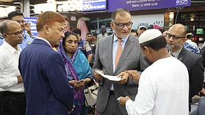 এয়ার টিকেটের মূল্যবৃদ্ধি রোধে নড়েচড়ে বসছে মন্ত্রণালয়