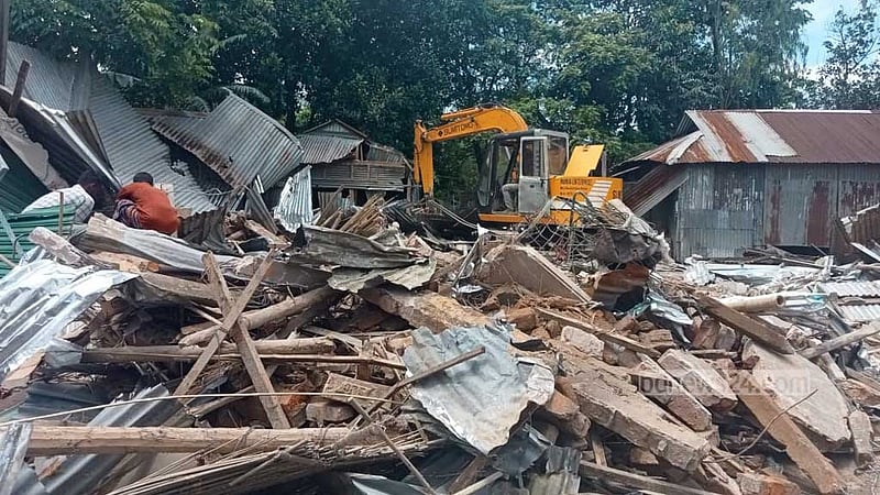 শেরপুরে অবৈধ স্থাপনা উচ্ছেদ, কোটি টাকার সরকারি জমি উদ্ধার