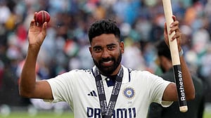হেনরি-সিলসকে হারিয়ে অগাস্টের সেরা সিরাজ