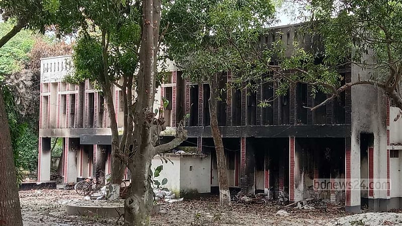 এনায়েতপুরে ১৫ পুলিশ হত্যা: এক বছরেও তদন্ত শেষ হয়নি