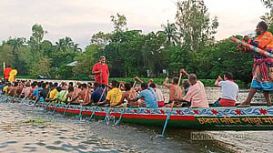 সিরাজগঞ্জে বাইচের নৌকার সঙ্গে পিকনিকের নৌকার সংঘর্ষ, নিহত ২