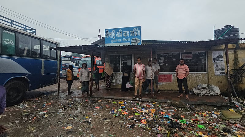 সুনামগঞ্জে শ্রমিক-শিক্ষার্থী দ্বন্দ্বে পরিবহন ধর্মঘট, যাত্রীদের ভোগান্তি