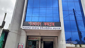 অনুমতির বালাই নেই, ‘প্রতারণা’ করে ভর্তির চেষ্টা