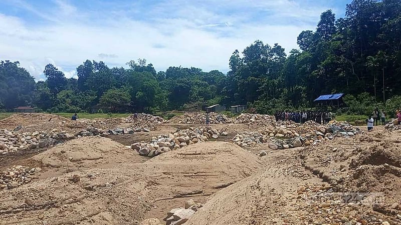 রাংপানিতে ভাঙা-কাটা পাথর ফেললে ‘প্রকৃতির লাভ না, বরং বিপদ’
