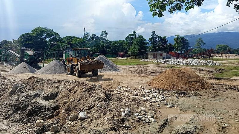 জাফলং থেকে পাথর লুটের ঘটনায় মামলা, আসামি অজ্ঞাত পরিচয়