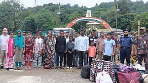 ভারতে কারাভোগের পর তামাবিল দিয়ে দেশে ফিরলেন ২২ বাংলাদেশি
