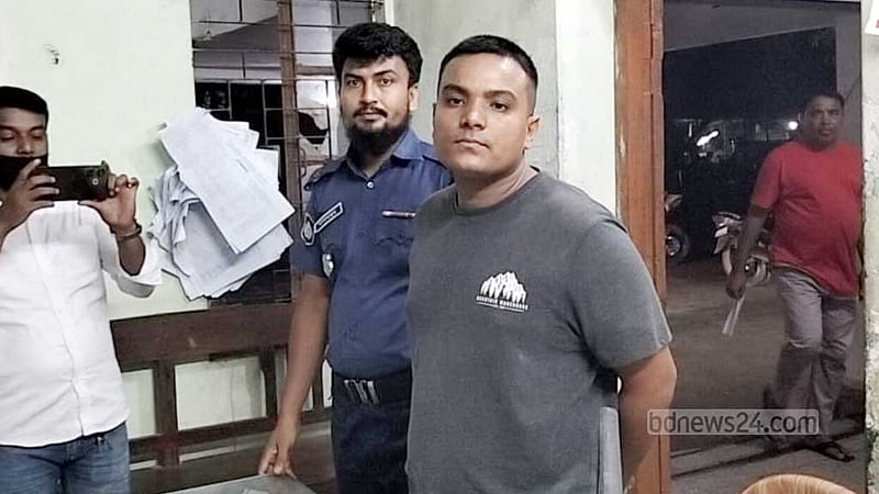 ঠাকুরগাঁওয়ে ২১ বোতল ফেনসিডিলসহ জুলাই যোদ্ধা গ্রেপ্তার