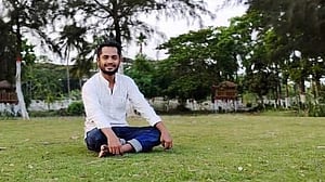 ভোলায় নিজ বাড়ির সামনে পড়েছিল ছাত্রলীগ নেতার রক্তাক্ত লাশ