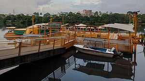 হাতিরঝিলে ফের বন্ধ ওয়াটার ট্যাক্সি, দুর্ভোগ