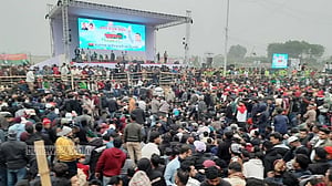৩০০ ফিট সড়ক যেন জনসমুদ্র