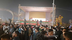 তারেকের সংবর্ধনায় ৩০০ ফিট সড়কে প্রস্তুত মঞ্চ