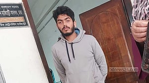 হিযবুতের পোস্টার সাঁটানো: ইস্ট ওয়েস্ট শিক্ষার্থী বুখারীর রিমান্ড