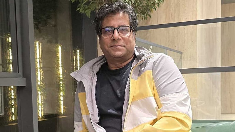 ‘জিজ্ঞাসাবাদের’ জন্য ডিবি কার্যালয়ে নেওয়া হল আনিস আলমগীরকে