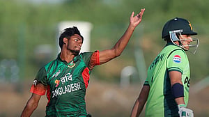 নিদারুণ ব্যাটিং ব্যর্থতায় সেমিতে হার যুবাদের