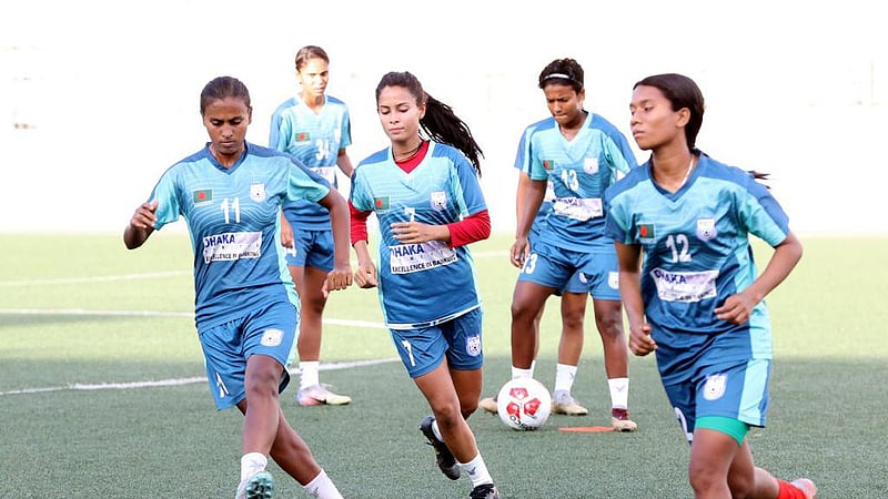 সাবিনা-মাসুরাদের নিয়ে ফুটসাল দল