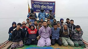 অবৈধ বালু উত্তোলন: বরিশালে মেঘনা থেকে ৫৭ ড্রেজার জব্দ, আটক ২০
