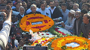 শহীদ বুদ্ধিজীবীদের প্রতি বিভিন্ন রাজনৈতিক দলের শ্রদ্ধা