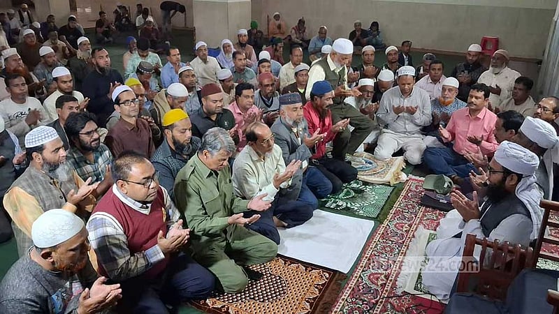 খালেদা জিয়ার সুস্থতা কামনায় বগুড়ায় সাংবাদিকদের দোয়া অনুষ্ঠান