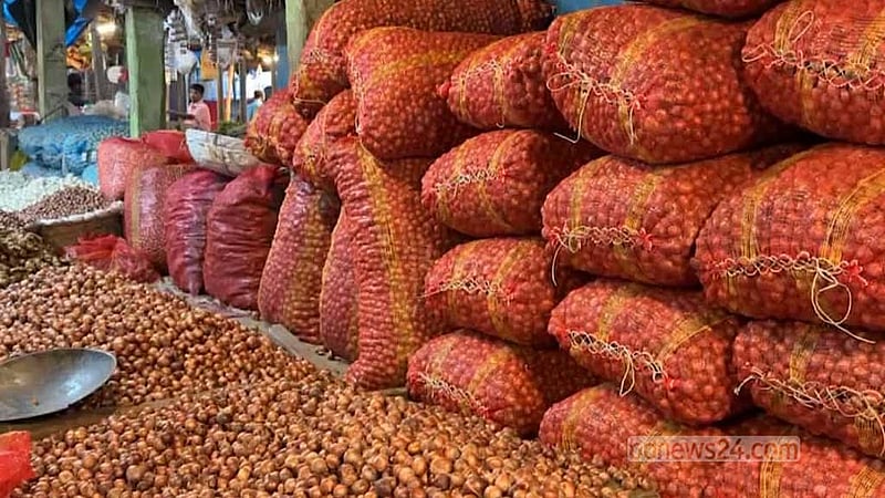 ভারত থেকে এবার দৈনিক ৬ হাজার টন করে পেঁয়াজ আমদানির অনুমতি