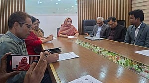 ঢাকা সেন্ট্রাল ইউনিভার্সিটি: ‘স্কুলিং পদ্ধতি’ বাতিল চেয়ে গণজমায়েতের ডাক