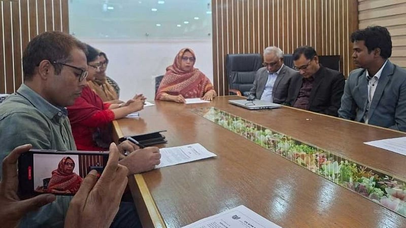 ঢাকা সেন্ট্রাল ইউনিভার্সিটি: ‘স্কুলিং পদ্ধতি’ বাতিল চেয়ে গণজমায়েতের ডাক