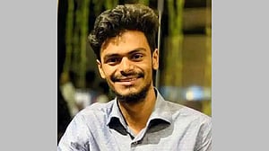 মাছ কিনতে বেরিয়ে প্রাণ গেল কভার্ড ভ্যান চাপায়