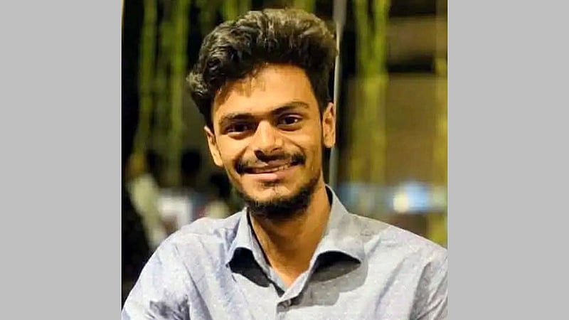 মাছ কিনতে বেরিয়ে প্রাণ গেল কভার্ড ভ্যান চাপায়
