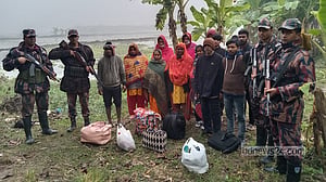 অনুপ্রবেশ: চাঁপাইনবাবগঞ্জ সীমান্তে নারী-শিশুসহ আটক ২৭