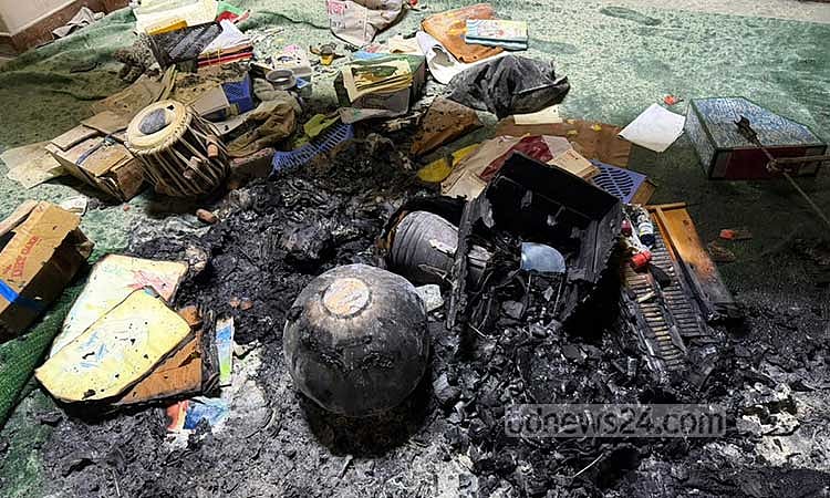 মবতন্ত্রের চাপ ও সাংস্কৃতিক স্বাধীনতার পরীক্ষা