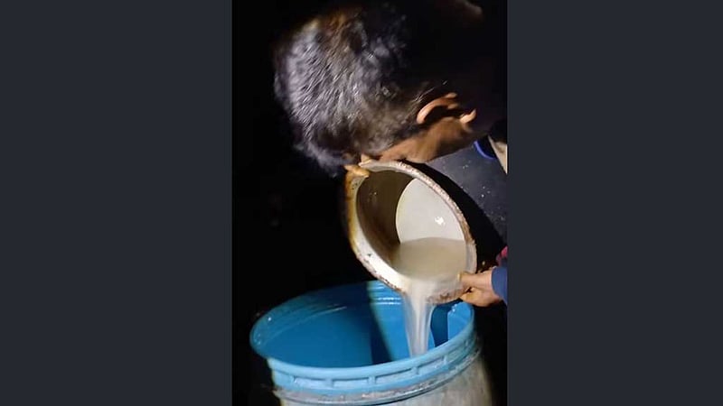 চবি ক্যাম্পাসে ‘চাষাবাদের আড়ালে’ চোলাইমদ তৈরি, আটক ১