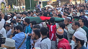 হাদি হত্যার প্রতিবাদে চট্টগ্রামে ‘কফিন মিছিল’