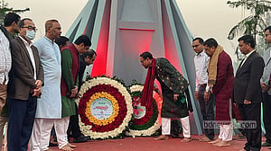চট্টগ্রামে বিজয় দিবসের সকালে শহীদদের স্মরণ