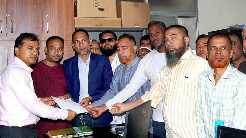 চট্টগ্রামে দলীয় প্রার্থীর বাইরে মনোনয়ন ফরম নিলেন ৬ বিএনপি নেতা