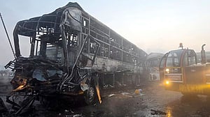 ঘন কুয়াশা: ভারতে এক্সপ্রেসওয়েতে ১০ যানের সংঘর্ষ, ঝরল ৪ প্রাণ